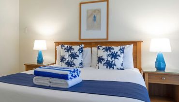 Spacious 2 Bedroom, 2 Bathroom Master Suite Value for money 2 bedroom 2 bathroom holiday apartment master bedroom styling at Mowbray by the Sea